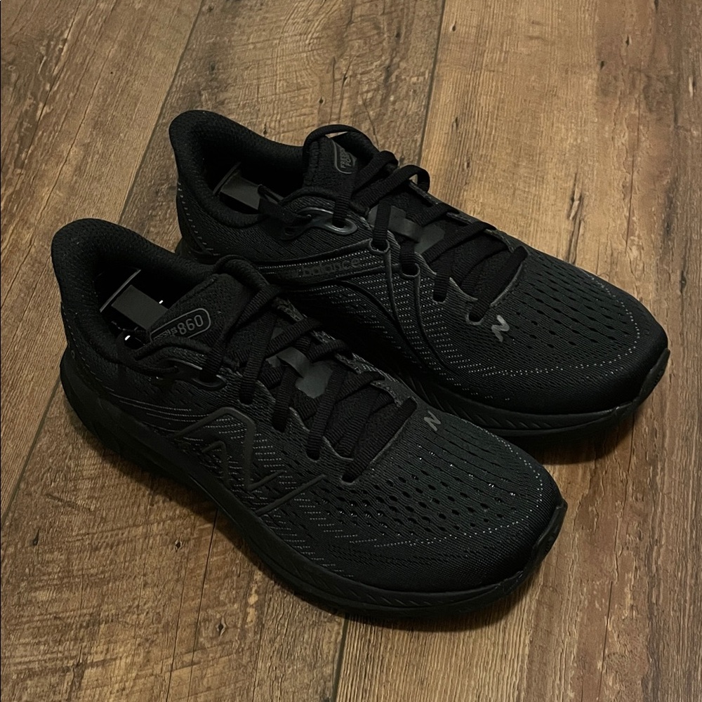 Black New Balance 860 sz men 7 and sz woman 8.5